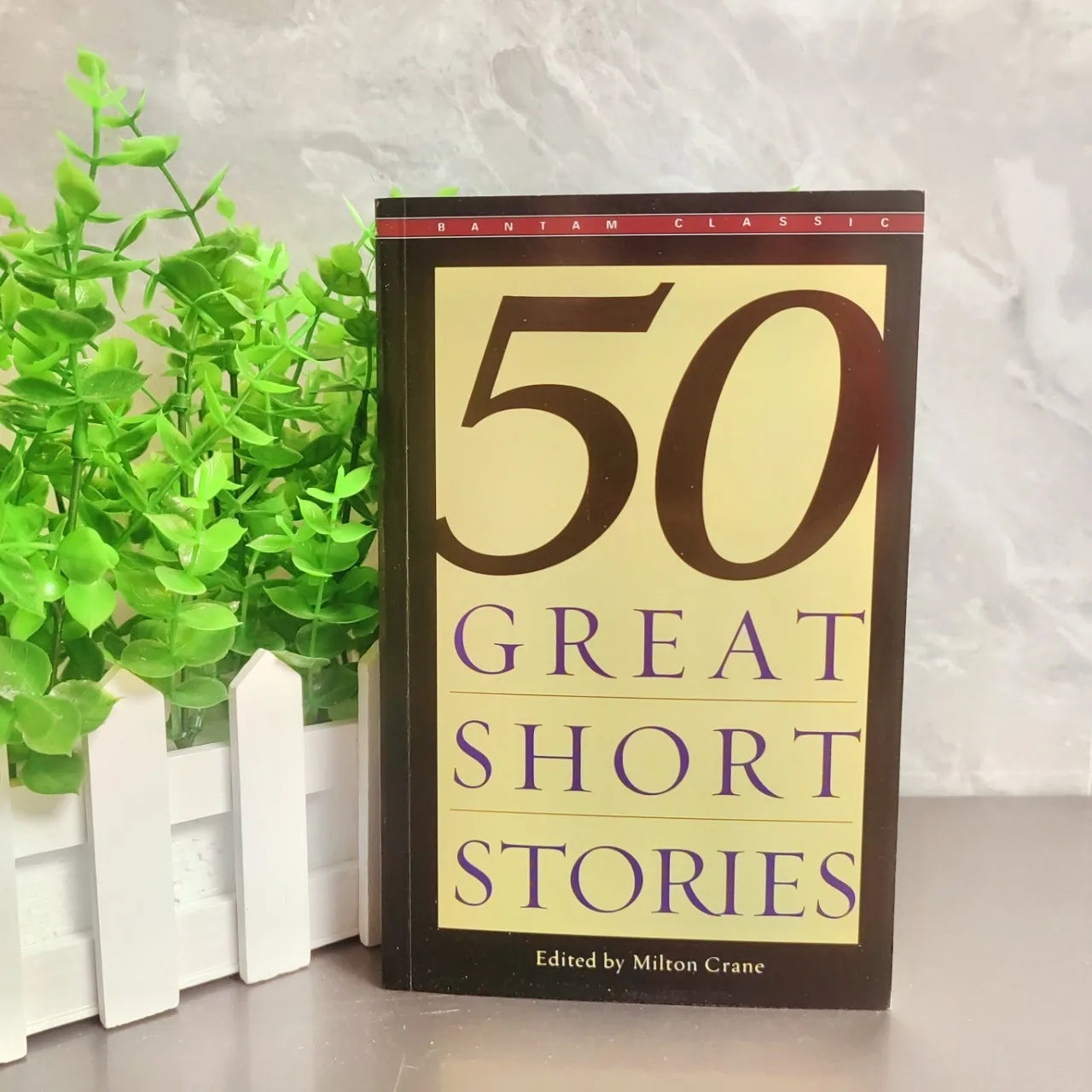 Books were greatly reduced in price, and all of them were taken away for $2, including best-selling books, celebrity books