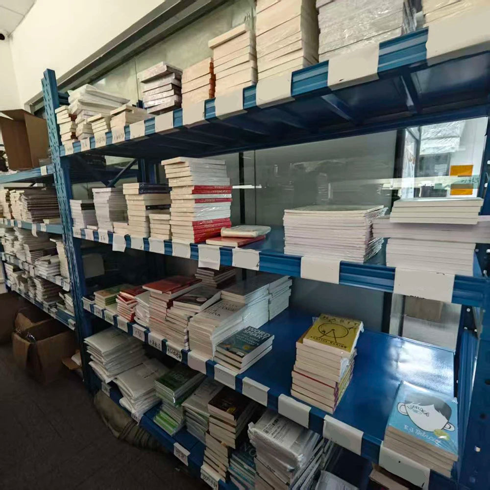 Books were greatly reduced in price, and all of them were taken away for $2, including best-selling books, celebrity books