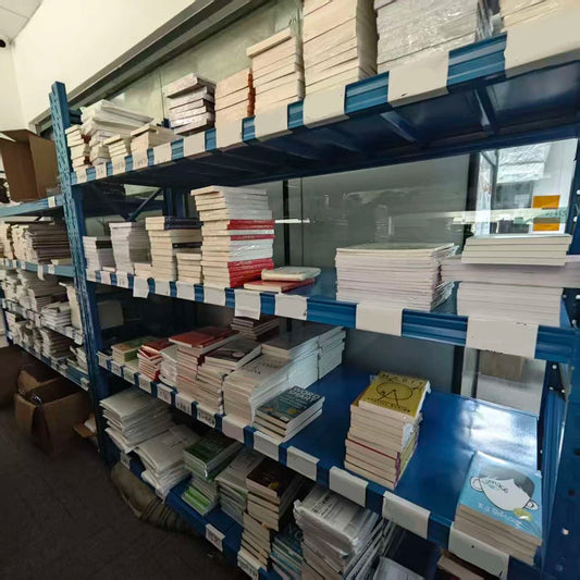 Books were greatly reduced in price, and all of them were taken away for $2, including best-selling books, celebrity books