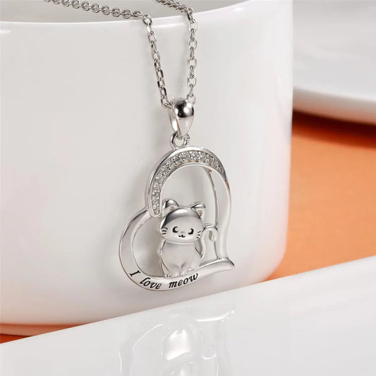 Exquisite Cartoon Heart Shaped Crescent Eye Cat Pendant Necklace for Women Cute Meow Animal Jewelry Accessories Birthday Gift