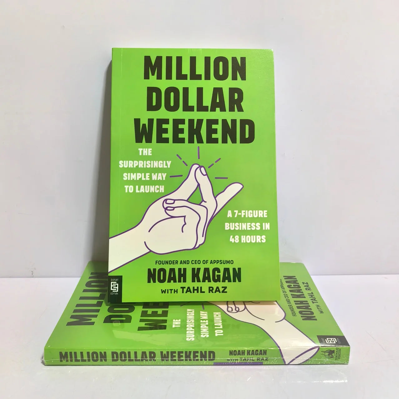 Books were greatly reduced in price, and all of them were taken away for $2, including best-selling books, celebrity books